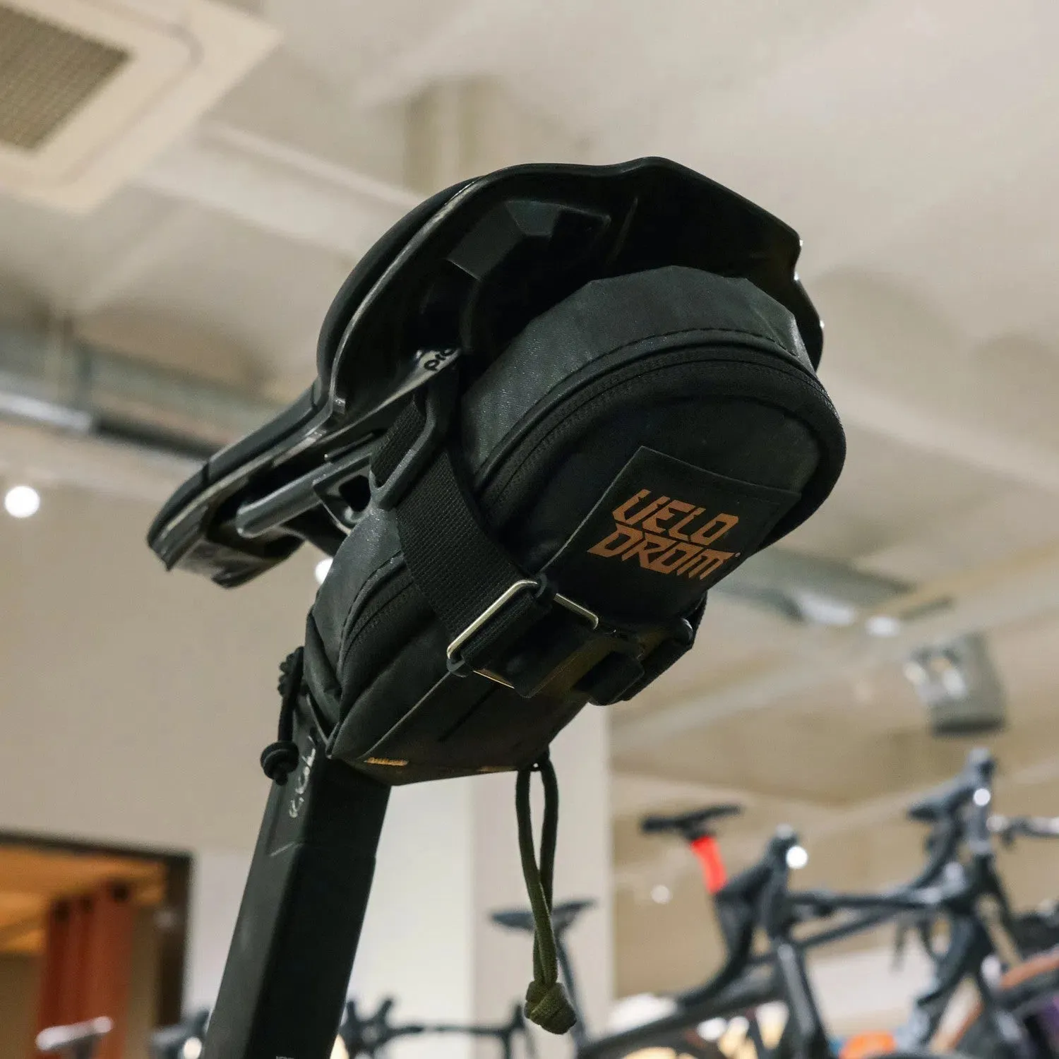 VELODROM RaceDay by Cordel Saddle Bag - Heavy Graphic Black/Sand